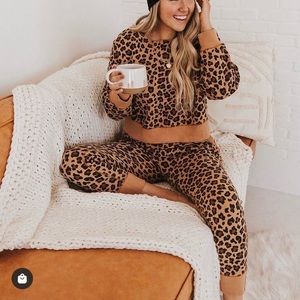 Poppy and Peonies 2 pc lounge suit! Size M